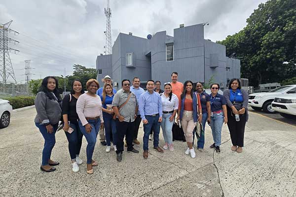 Estudiantes de diplomado de Periodismo Energético visitan el Centro Nacional de Despacho de la ETESA